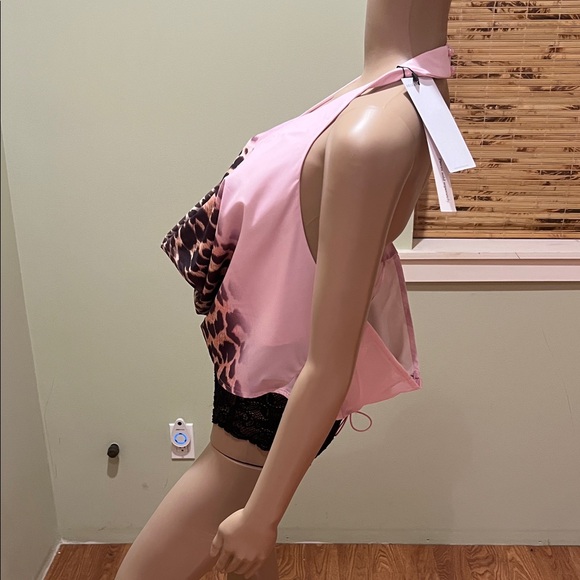 Akira Pink Leopard Print Halter Top with scoop neck size 1X - Picture 4 of 10